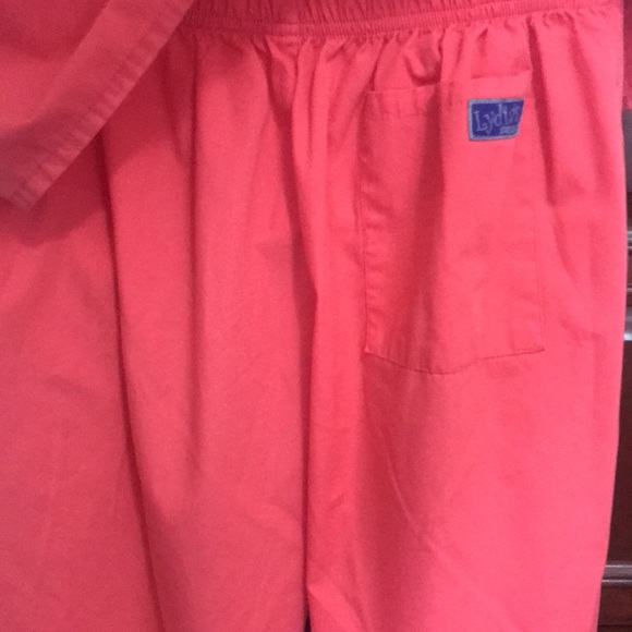 Women’s scrubs size L (top) and LP (pants) - Picture 7 of 9